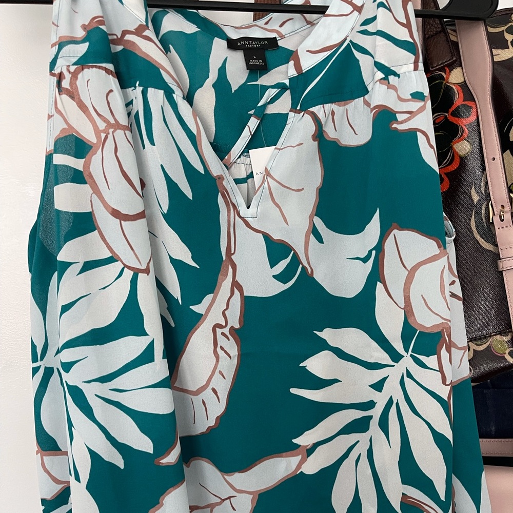 Brand new NEVER WORN Ann Taylor blouse.
